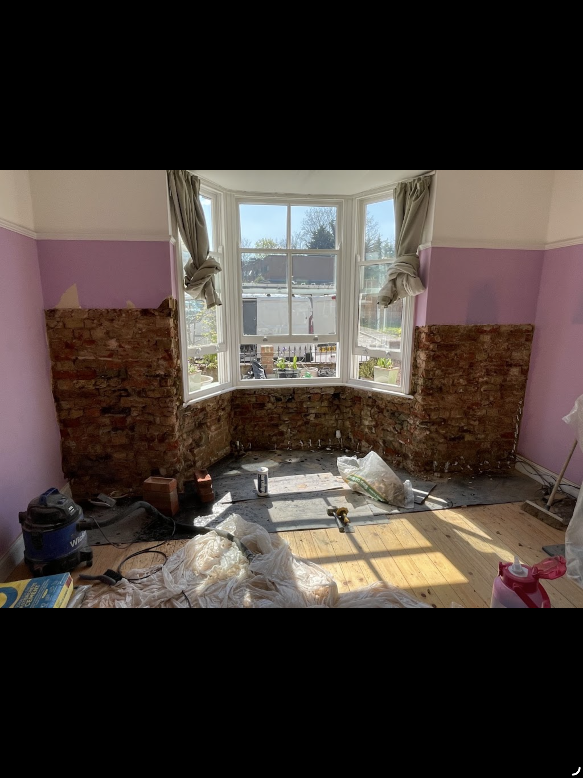South East Damp Experts surveyor at work